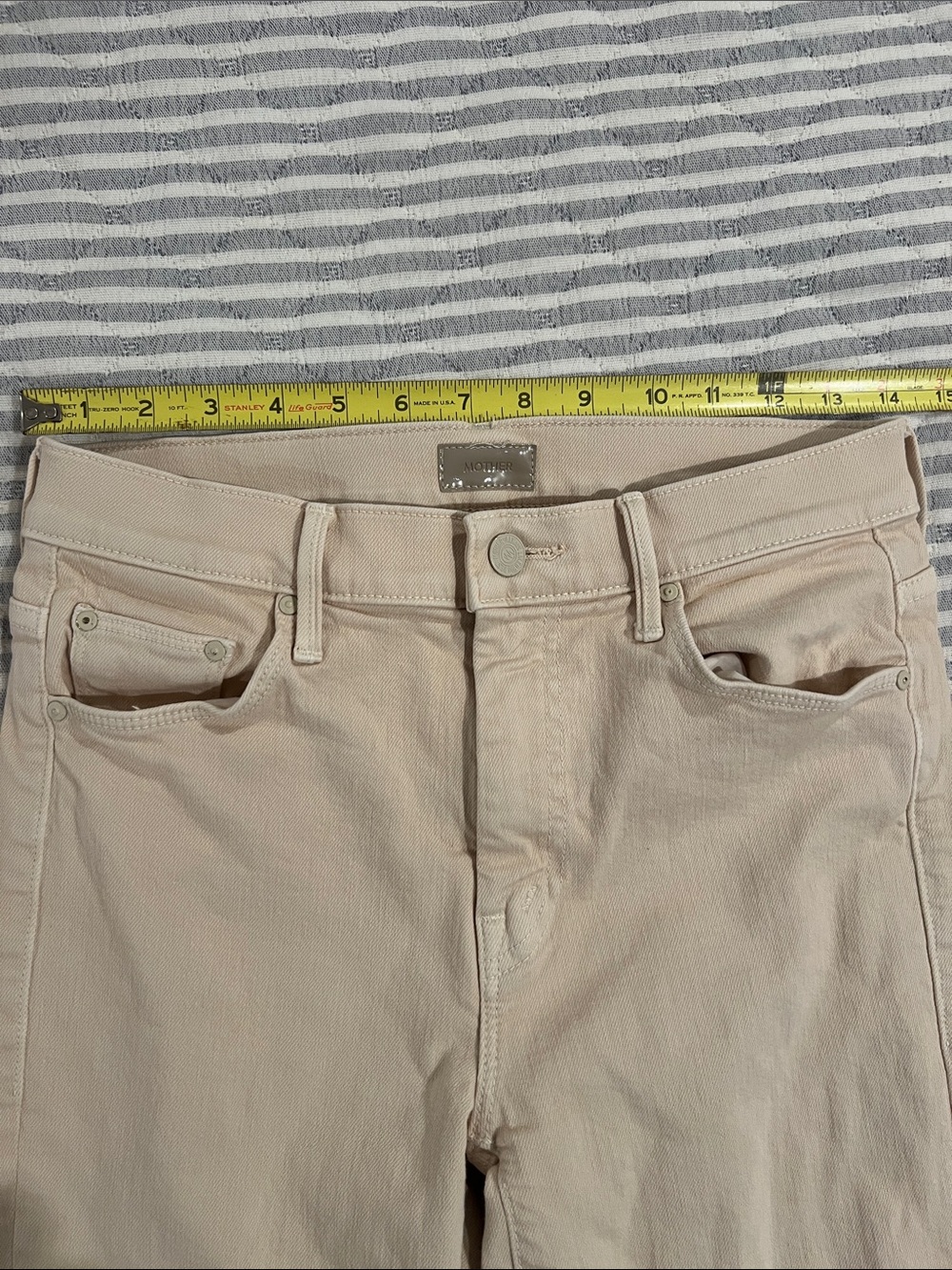 MOTHER The Weekender Mid Rise Flare Jeans Fog Beige Frayed Hem Size 27 - Picture 9 of 11